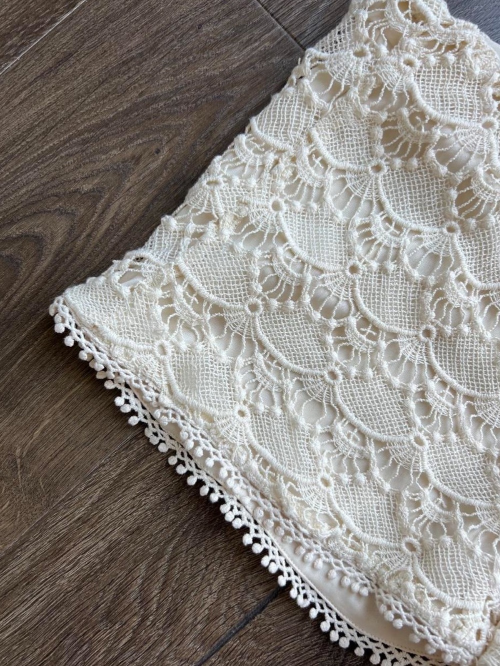 Cream Crochet Lace Women's Shorts - Picture 2 of 4